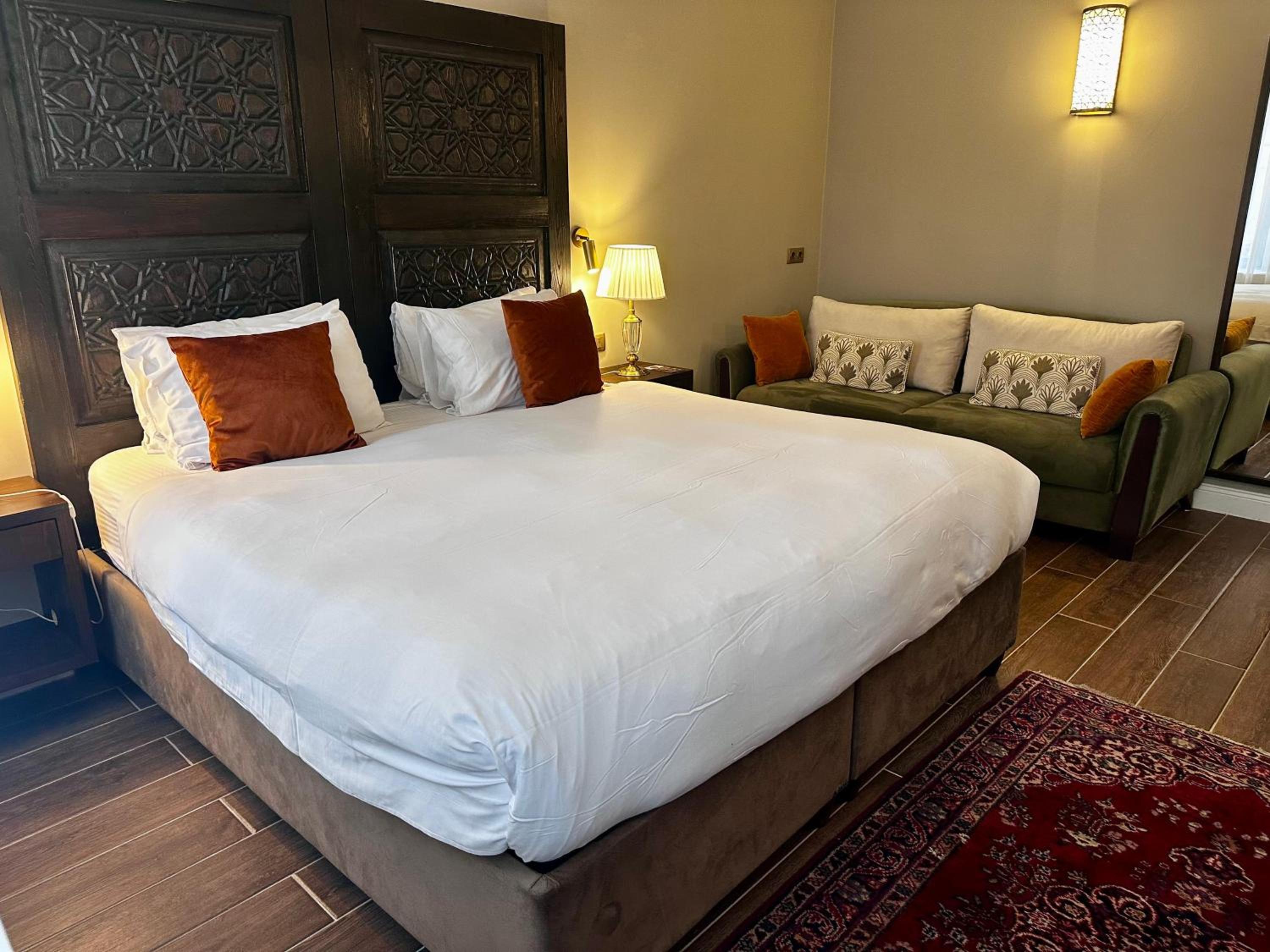 Deluxe, Queen Bed