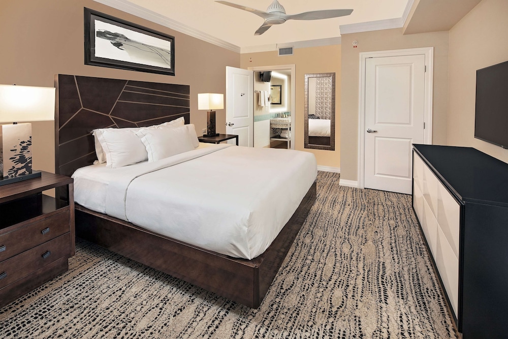 1 Bedroom, Penthouse, Suite, King Bed, Sofa, Accessible