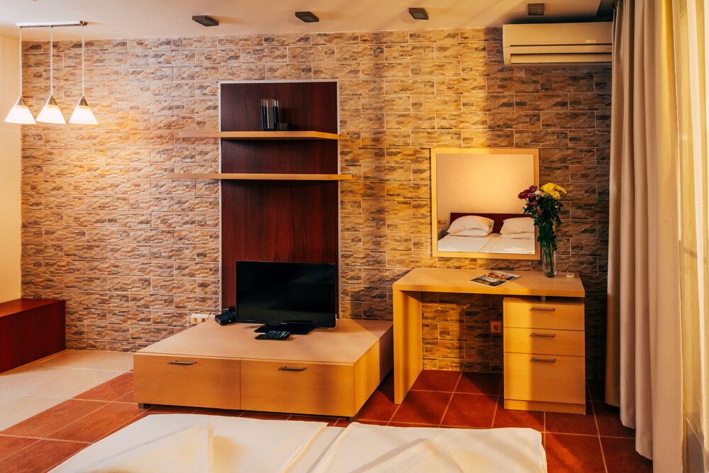 Green Life Beach Resort 48/75