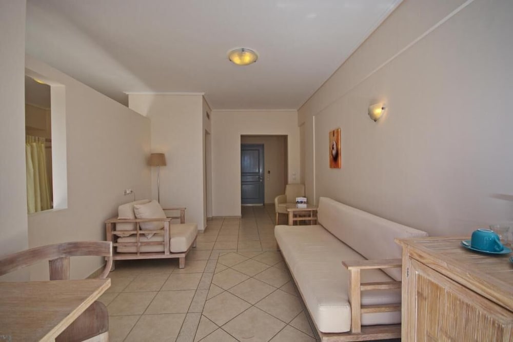 Alonissos Beach Bungalows And Suites Hotel 25/50