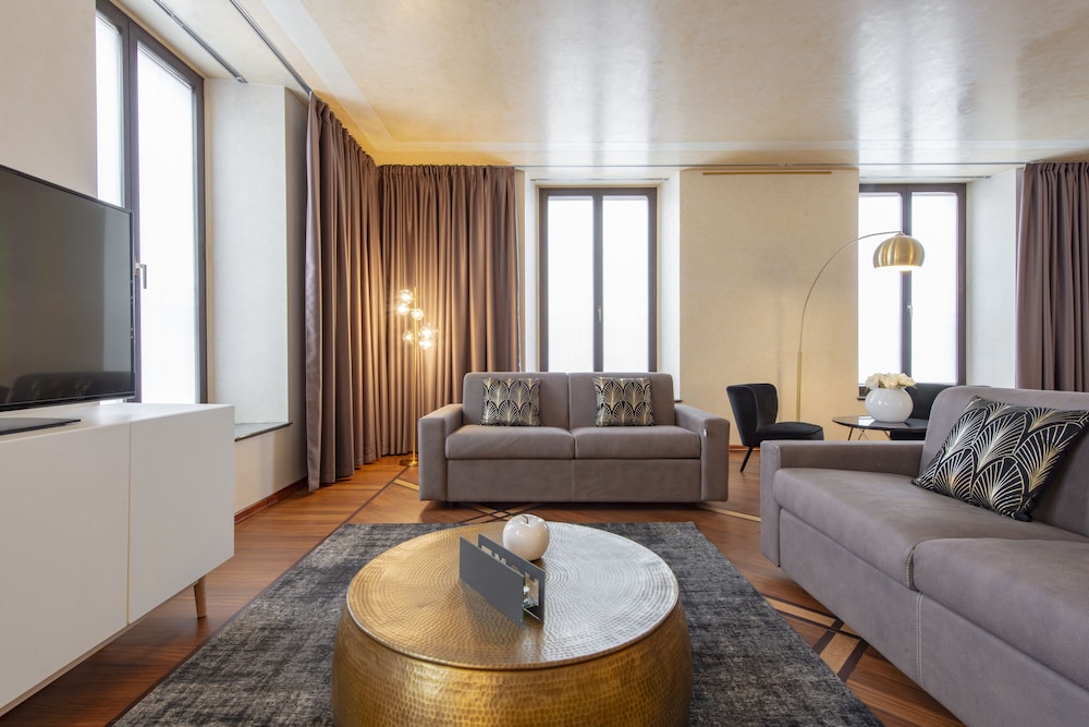 Milan Royal Suites Luxury Apartments 41/50