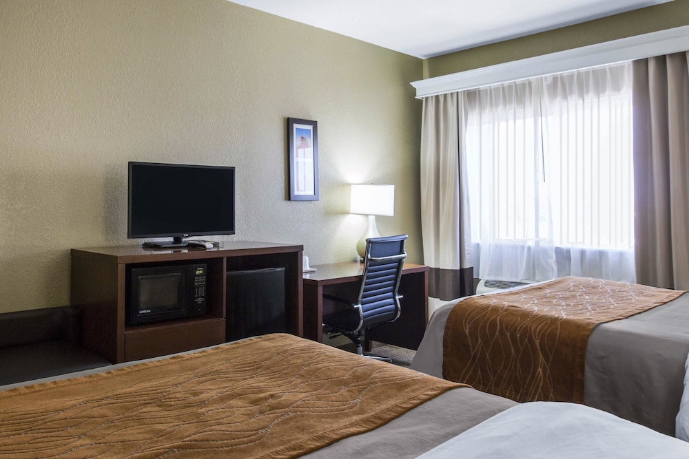 Comfort Inn & Suites Deming 8/41