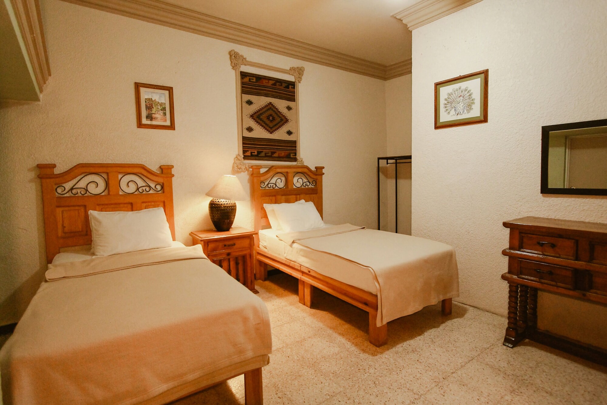 ROOM, TWIN BEDS