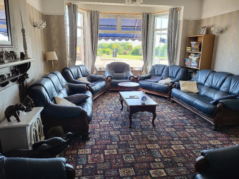 North Parade Seafront Accommodation 27/50