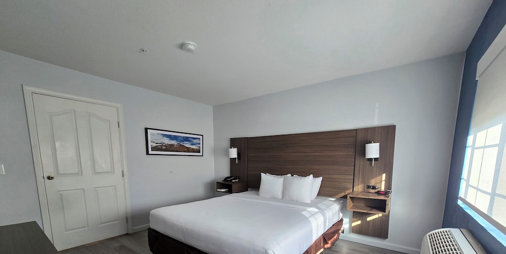 جناح بسرير كينج، Quality Inn & Suites Tulare CA 8/10