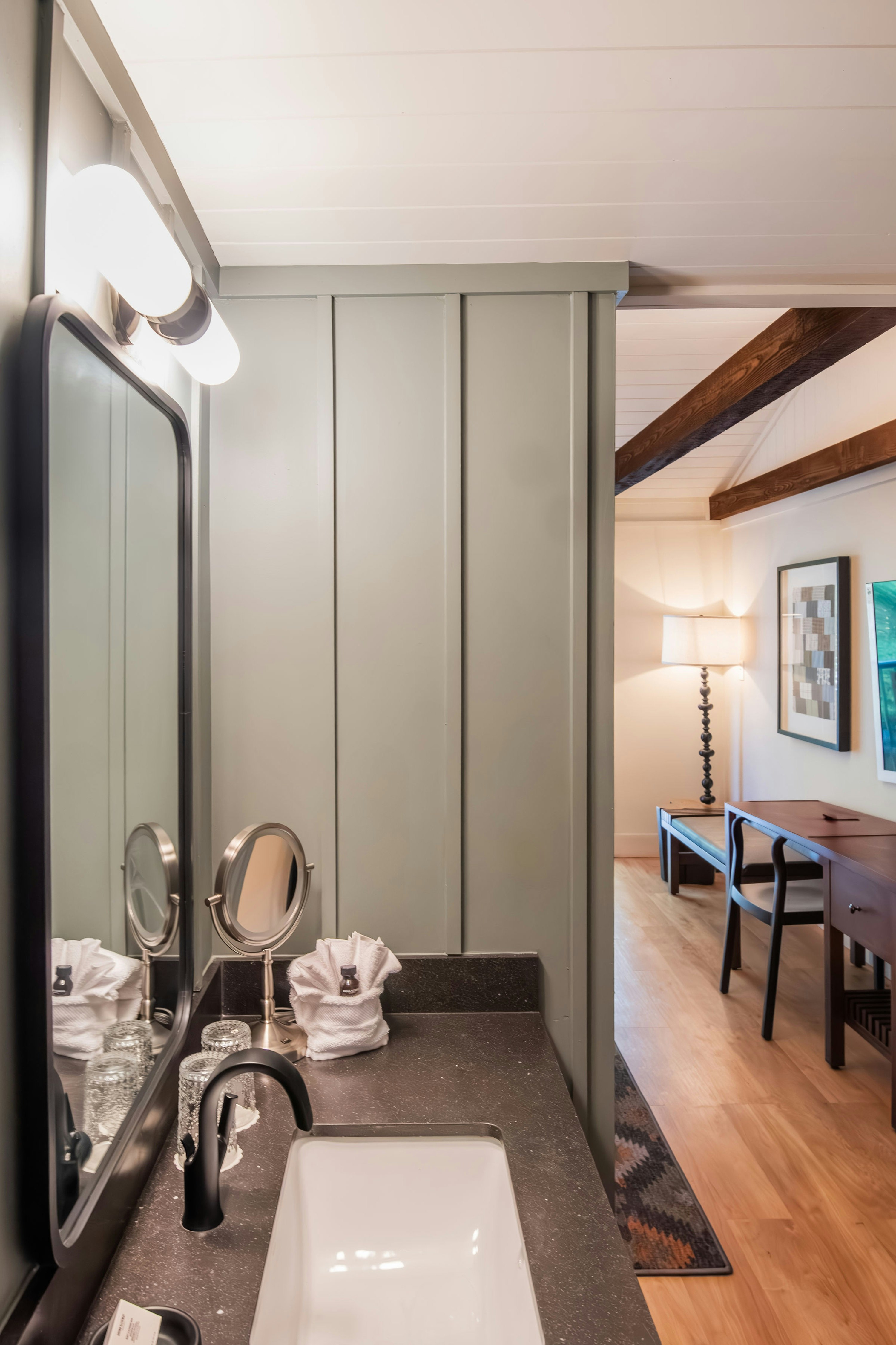 Historic Rocky Waters Inn, A Small Luxury Hotel 52/55