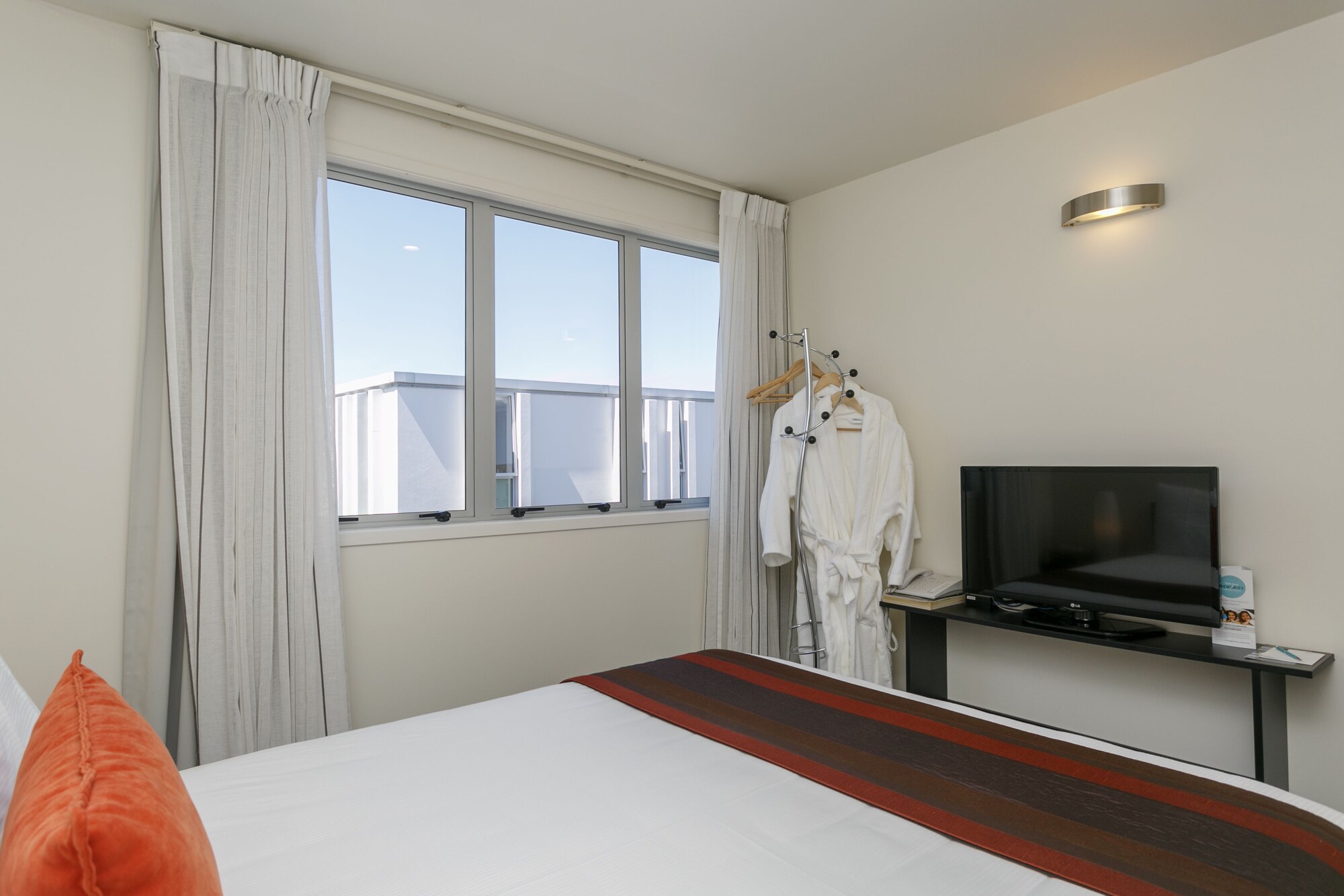 1 Bedroom, Queen Bed, Garden View, Garden Area، The Reef Resort 3/5