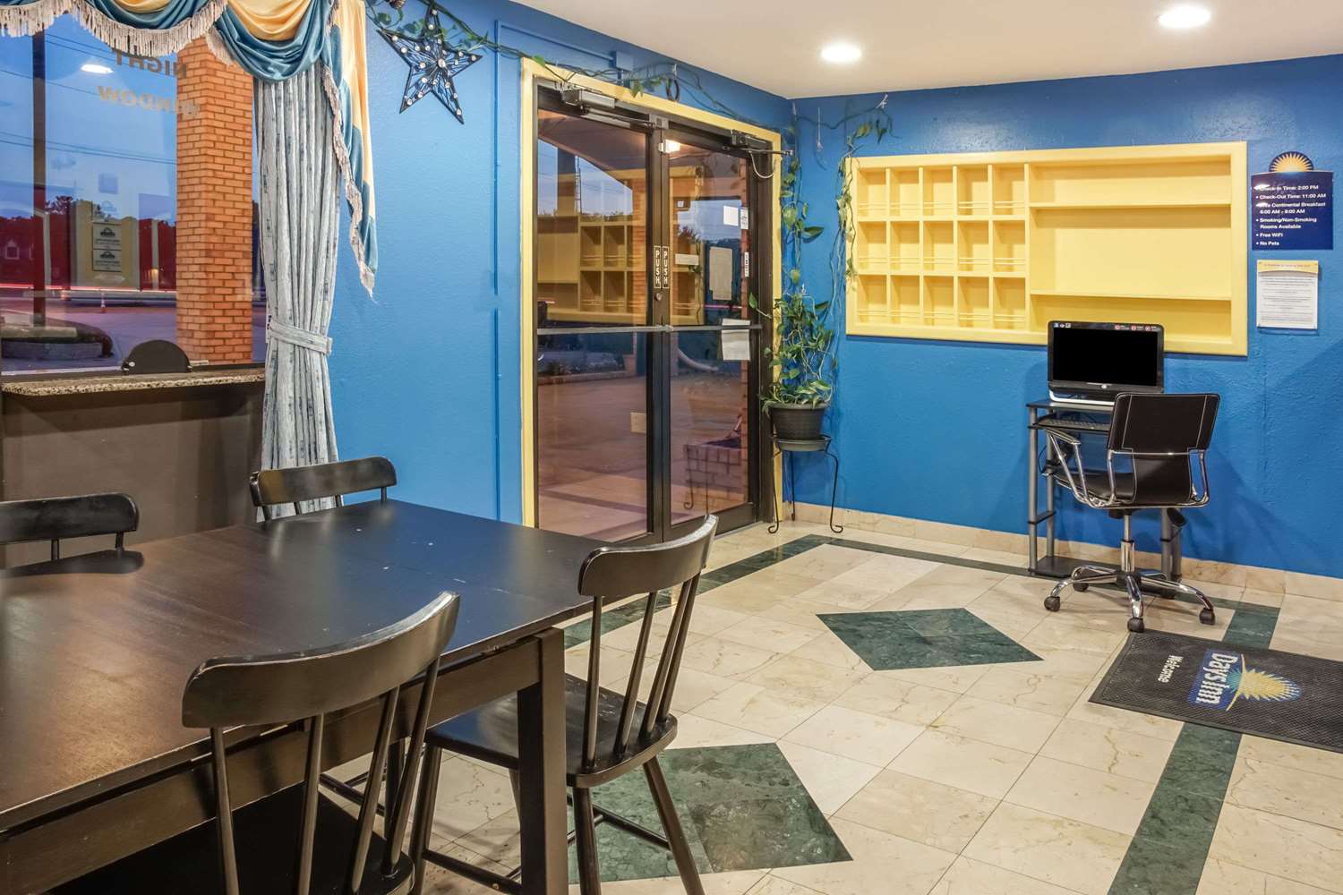 Days Inn By Wyndham Bastrop 13/17