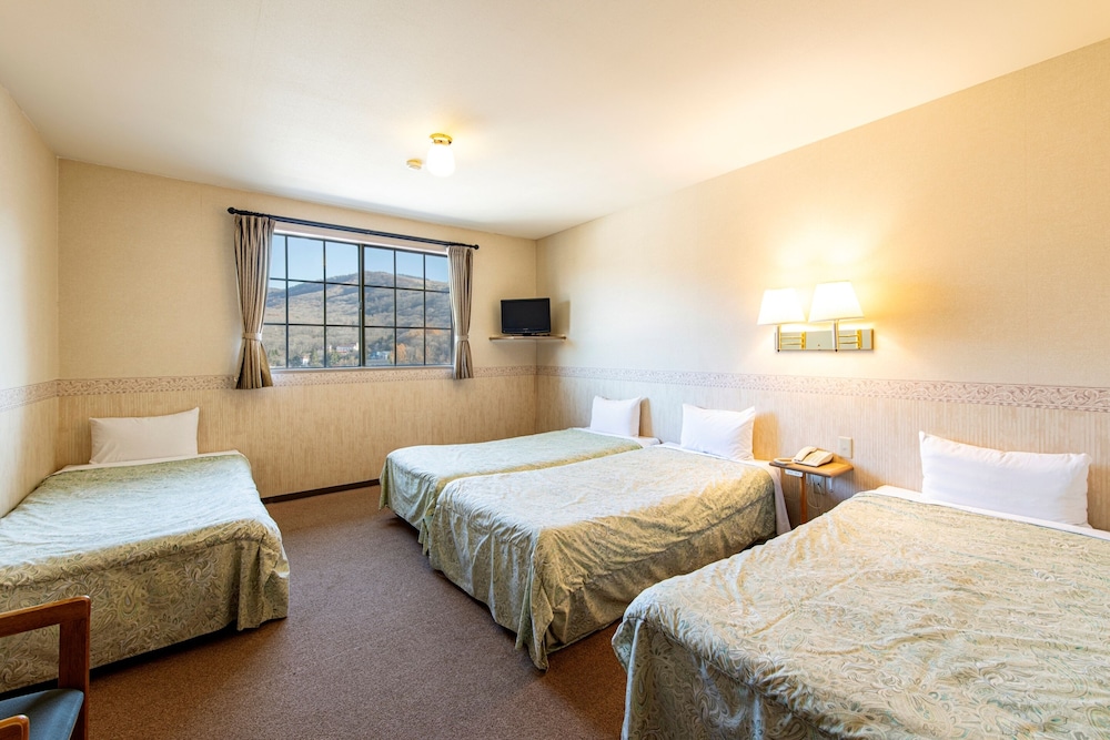 Room, Quadruple, 4 Beds, Mountain View, Smoking