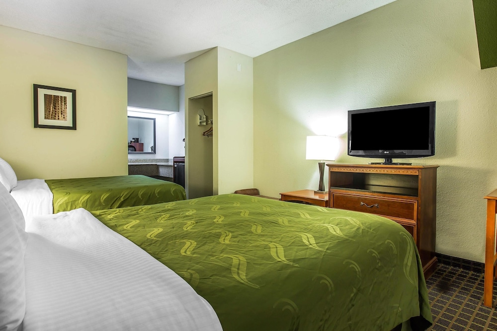 Quality Inn & Suites Orangeburg 15/32