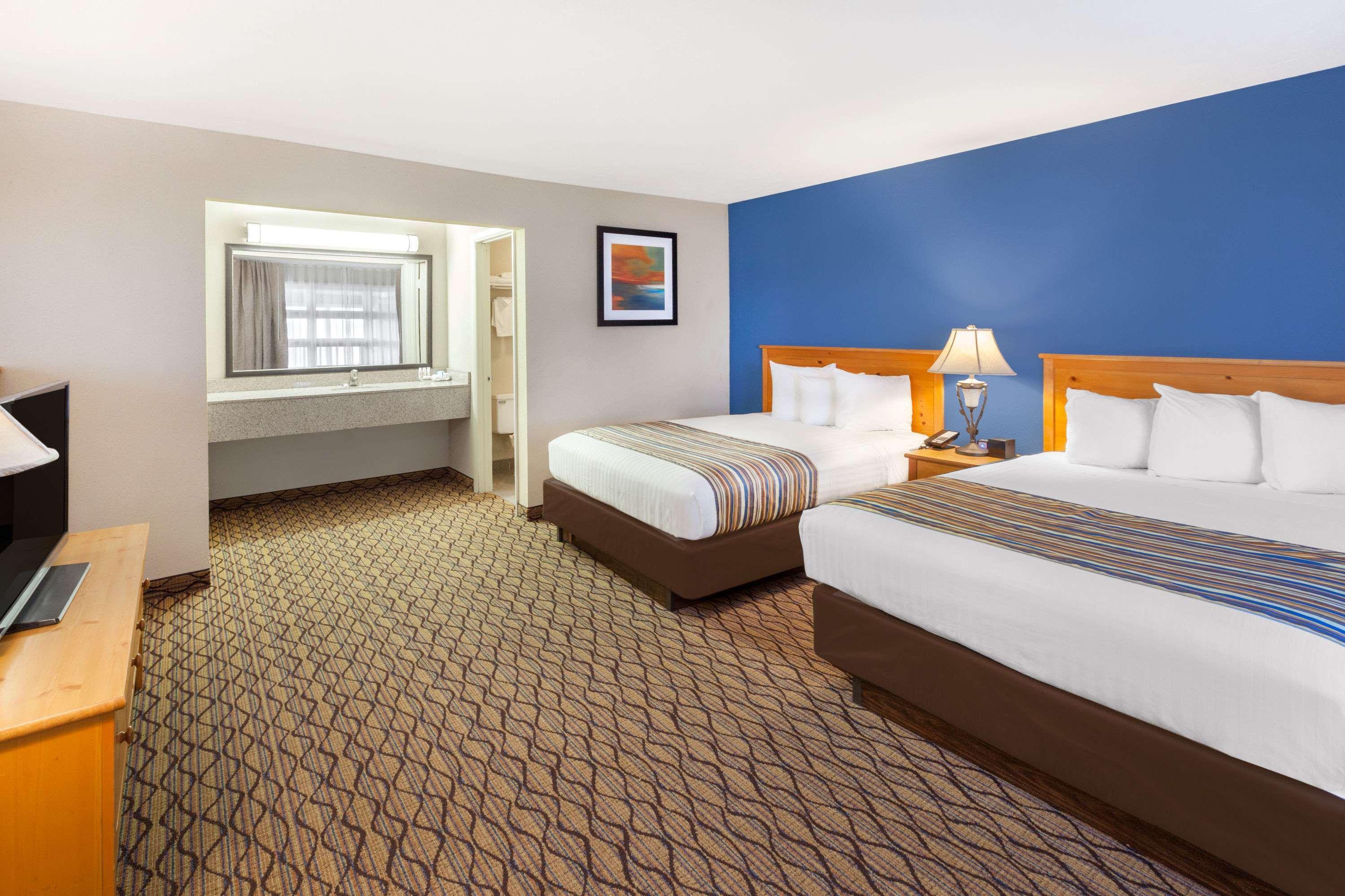 Studio, Suite, 2 Queen Beds, Lake Front, Lounge Building
