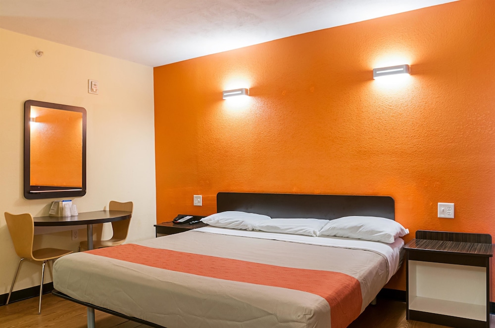 Motel6 New Orleans, LA - Near Downtown 12/30