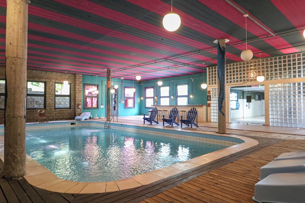 swimming pool spa