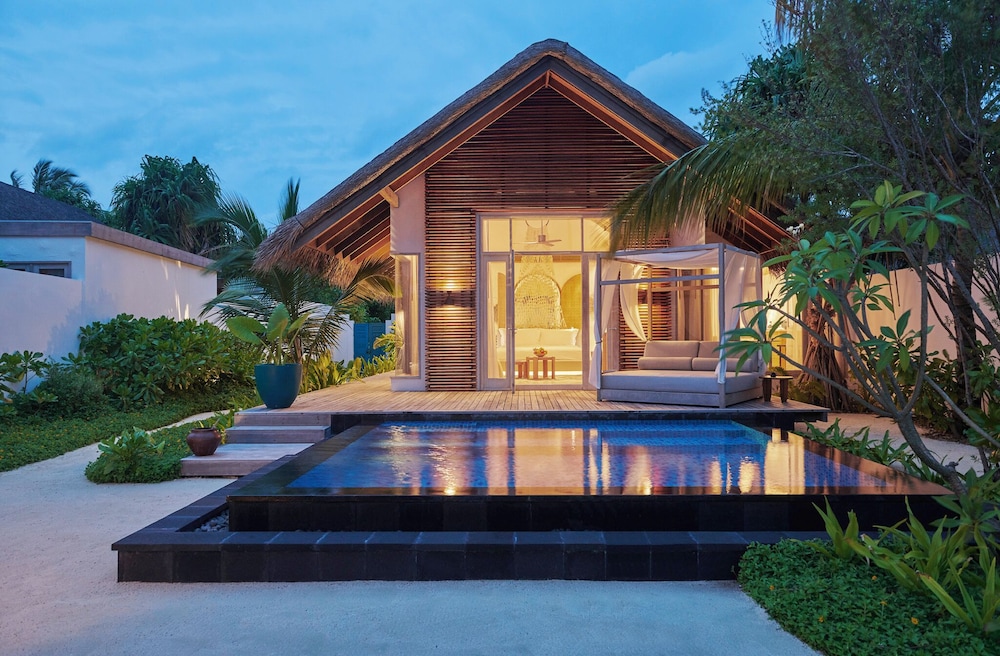 Sirru Fen Fushi Private Lagoon Resort 7/68