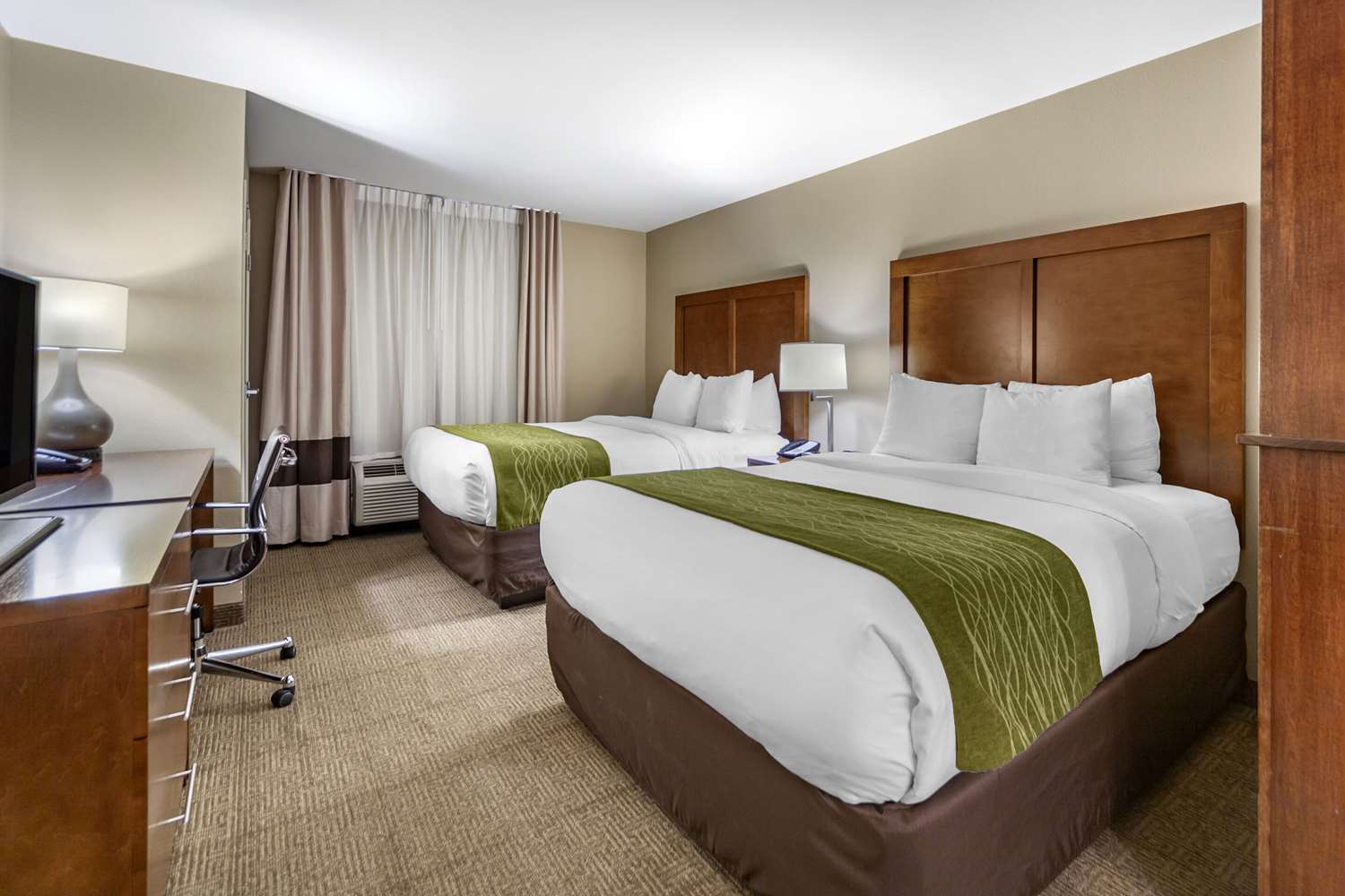 Suite, 2 Queen Beds, Accessible