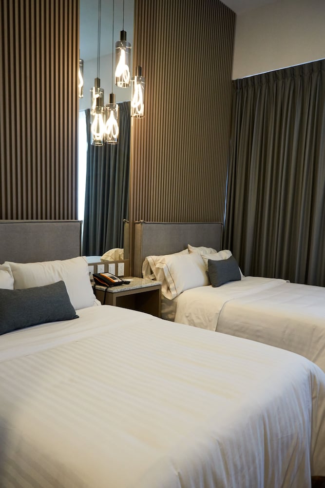 DELUXE, DOUBLE BED