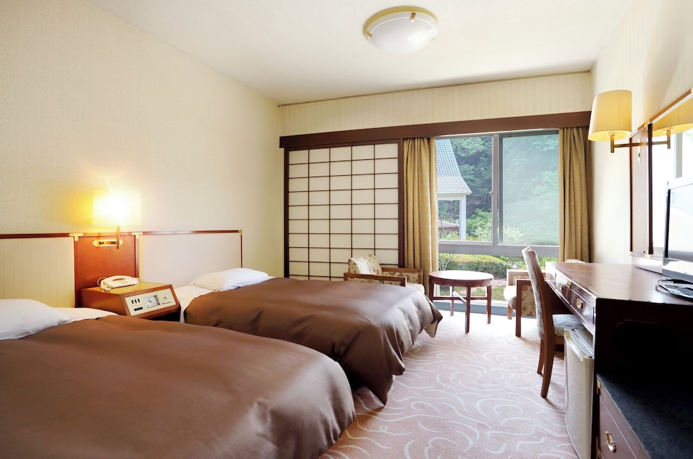 GARDEN, TWIN BEDS