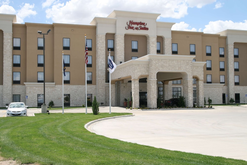 Hampton Inn & Suites Liberal 2/36