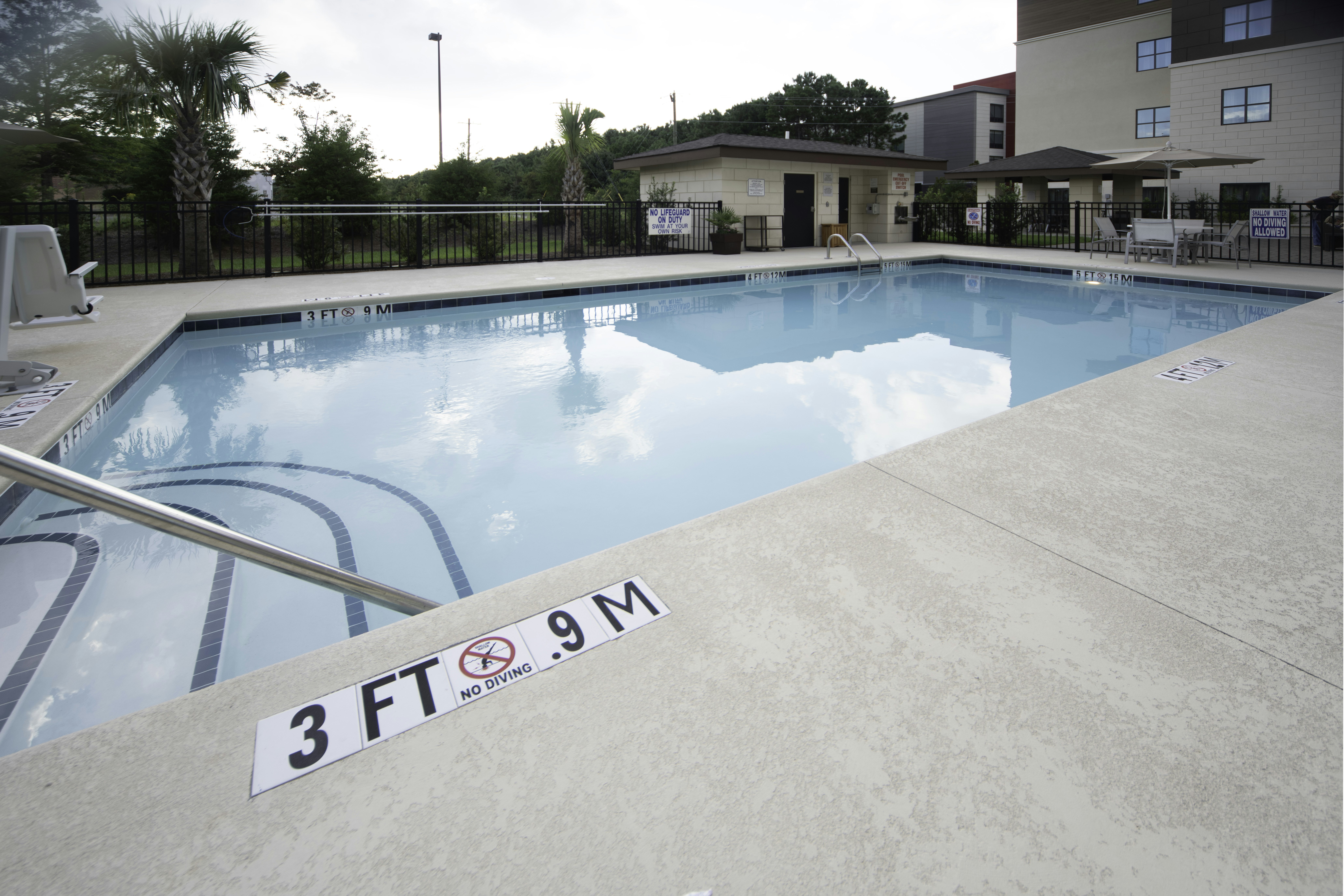 Staybridge Suites Summerville 18/48