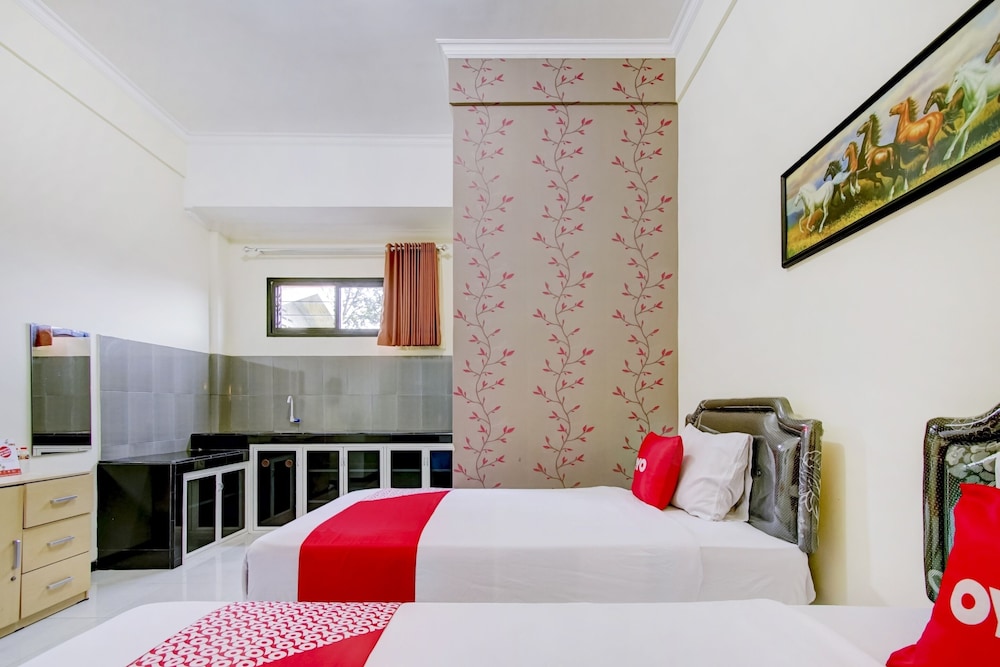 Super OYO Capital O 90151 Guest House 180 25/30