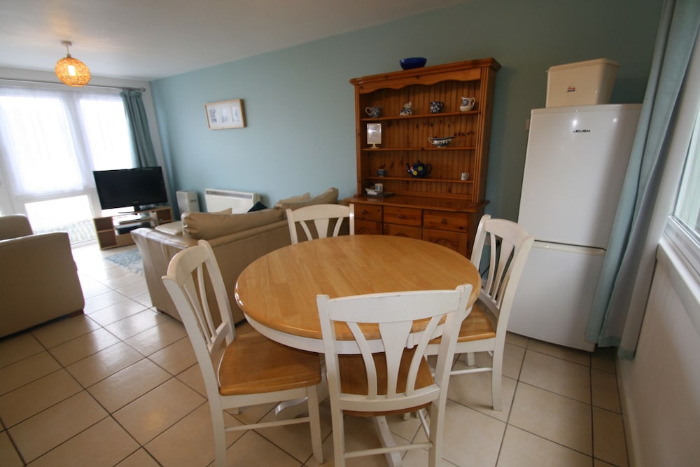 Freshwater Bay Holiday Cottages 48/50