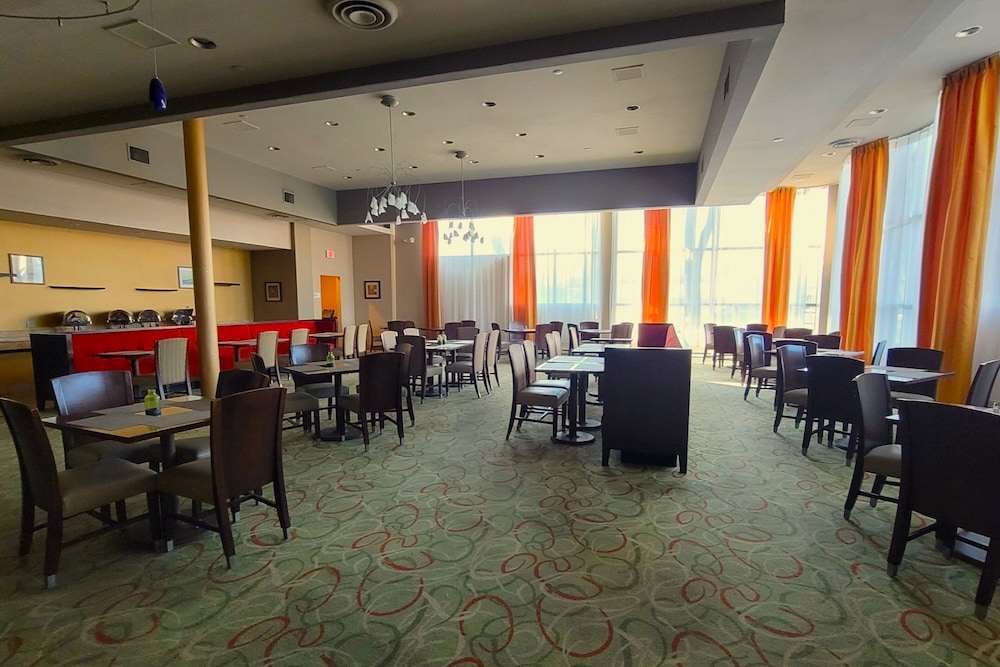 Delta Hotels by Marriott Toledo 33/50