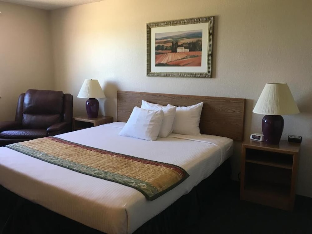 Americas Best Value Inn and Suites-Cassville/Roaring River 14/42