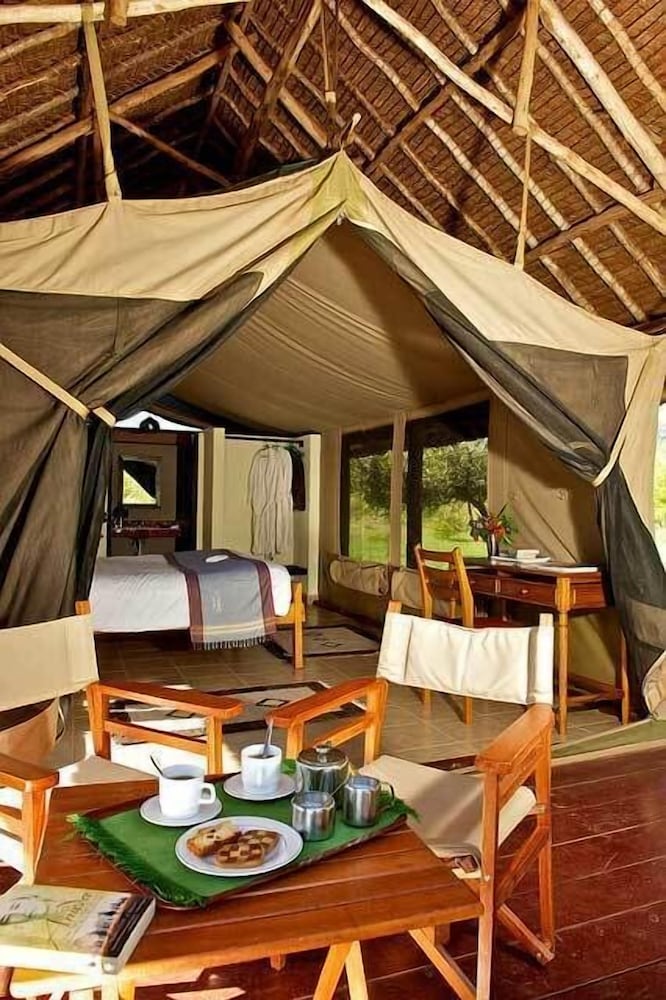 Voyager Ziwani Tented Camp 19/43