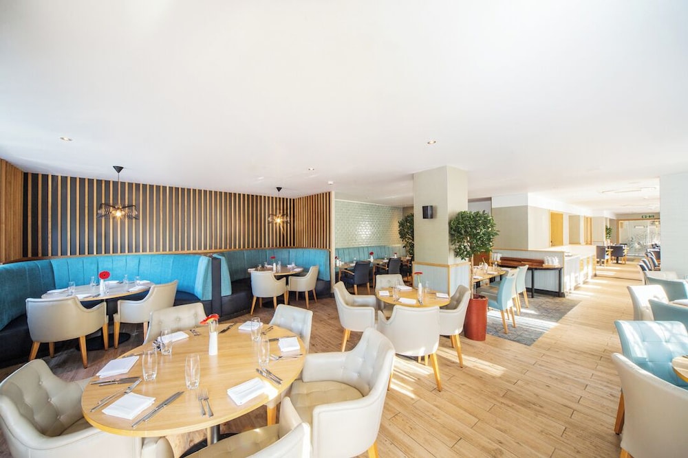 Elite Venue Selection Felbridge - Gatwick 62/75
