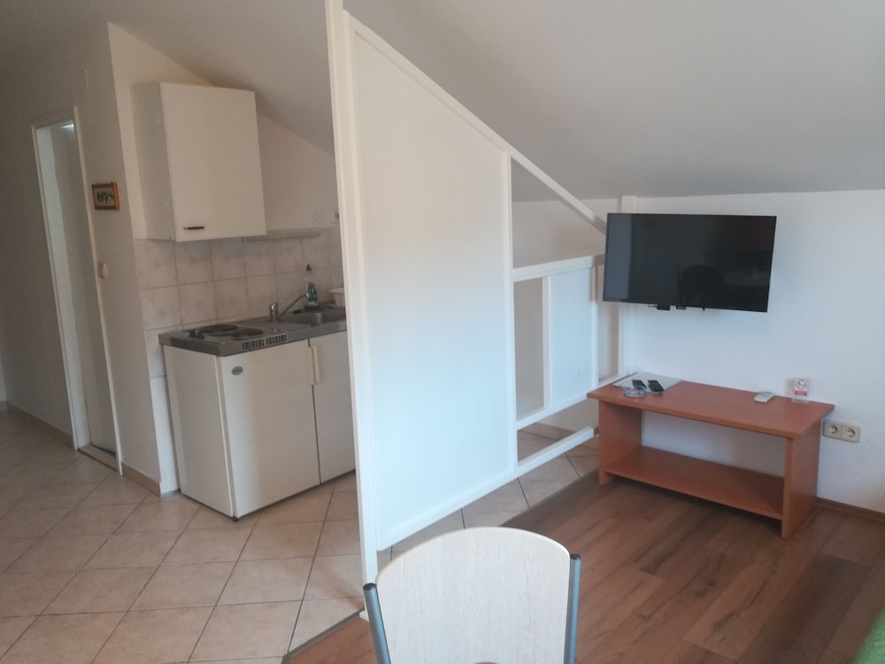Bacan Serviced Apartments 37/64