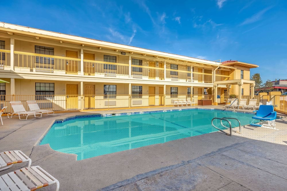 Travelodge by Wyndham El Paso - Airport 4/30