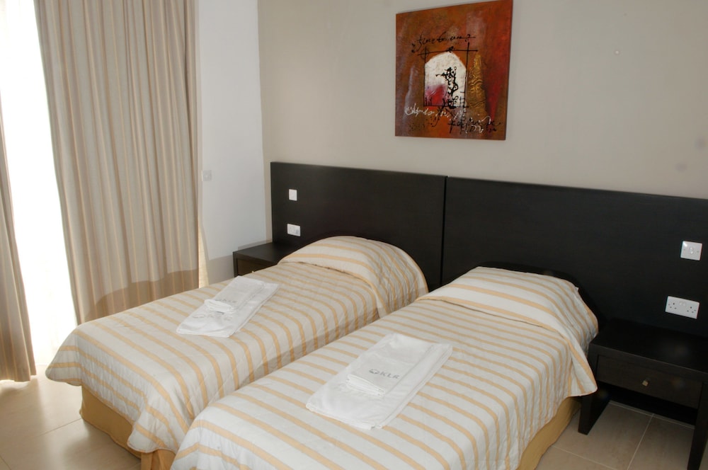 3 BEDROOMS, SUITE, SEA VIEW, BALCONY