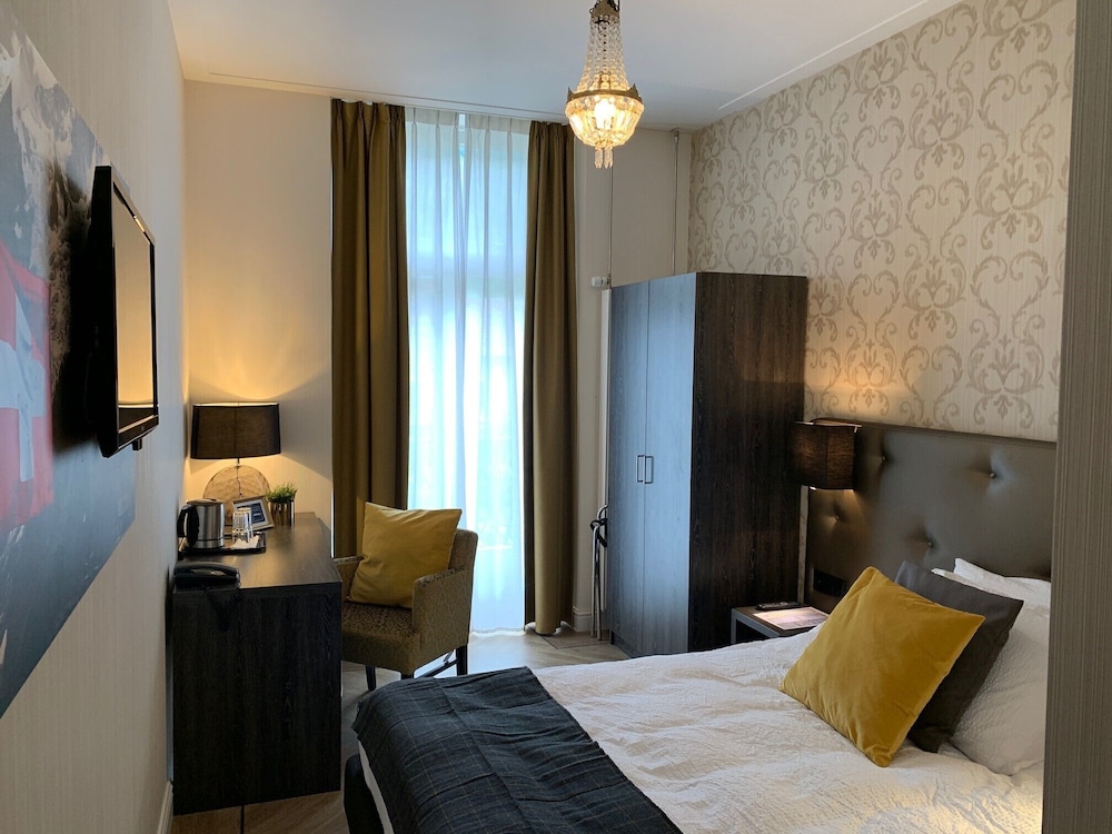 Parkhotel Du Sauvage 10/27