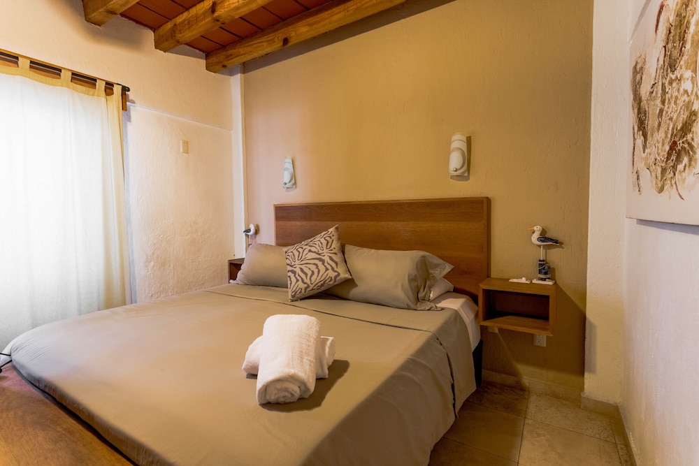 1 BEDROOM, SUITE