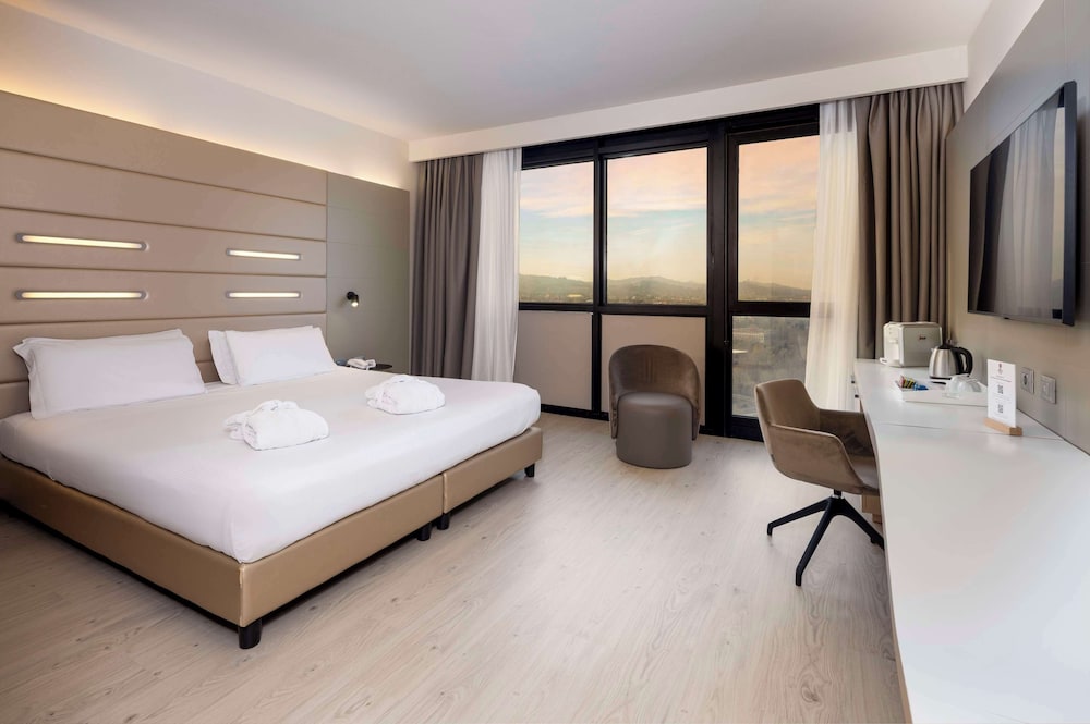 Deluxe, King Bed, Smoking
