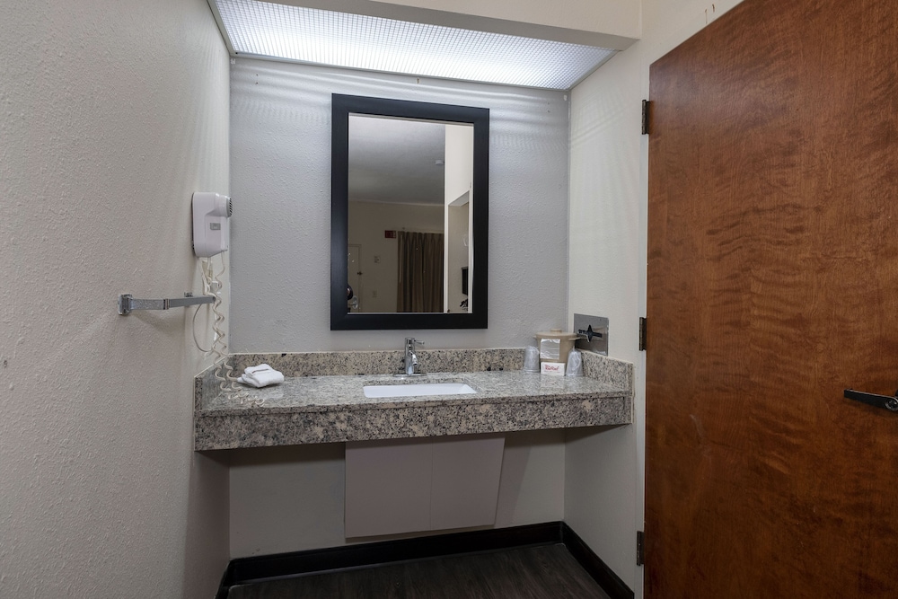 Red Roof Inn Prattville 22/42