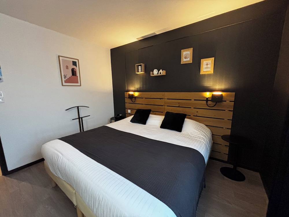 INTER-HOTEL LE VALOIS 5/50