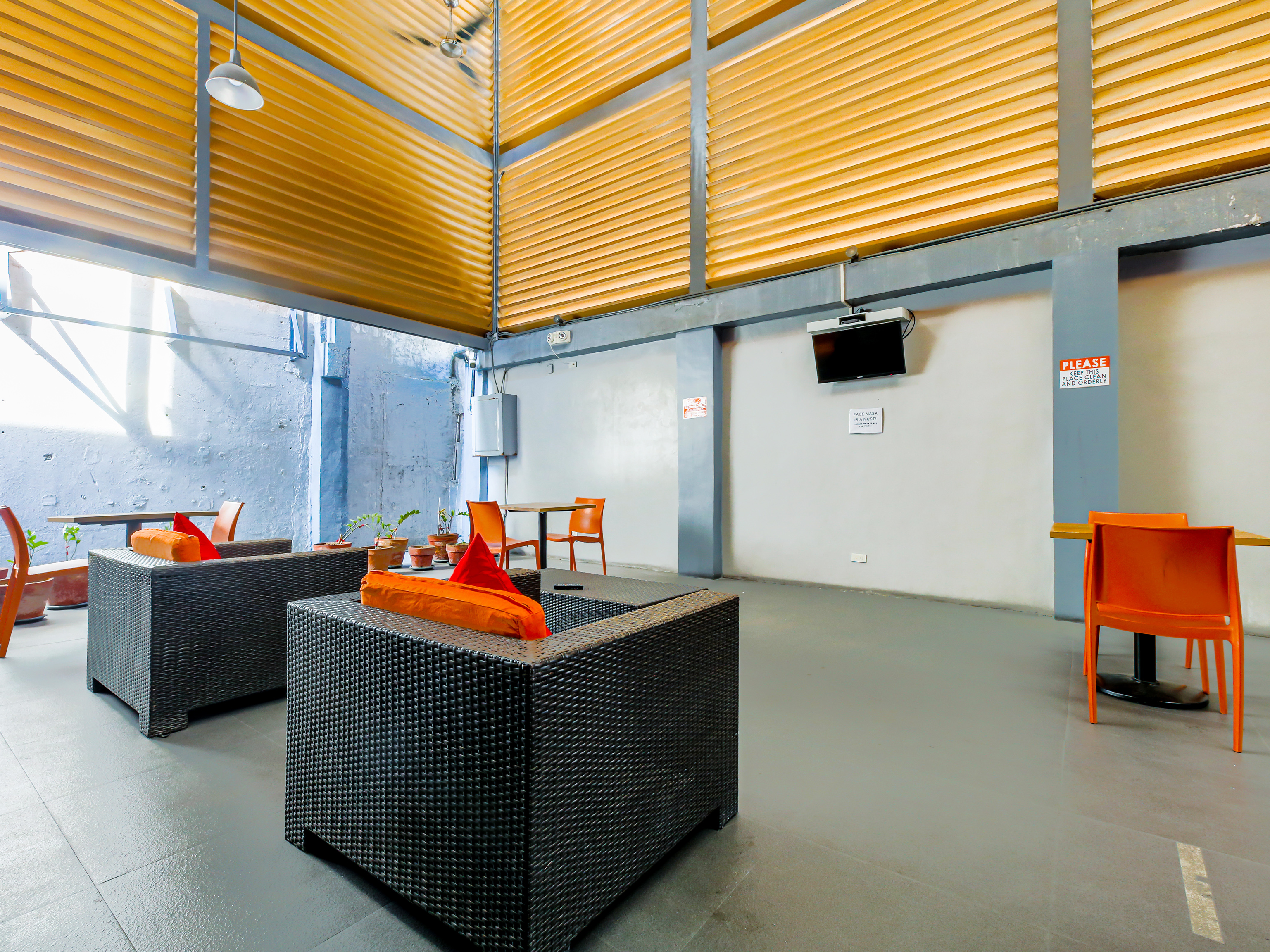 Metro Deluxe Residences 46/50