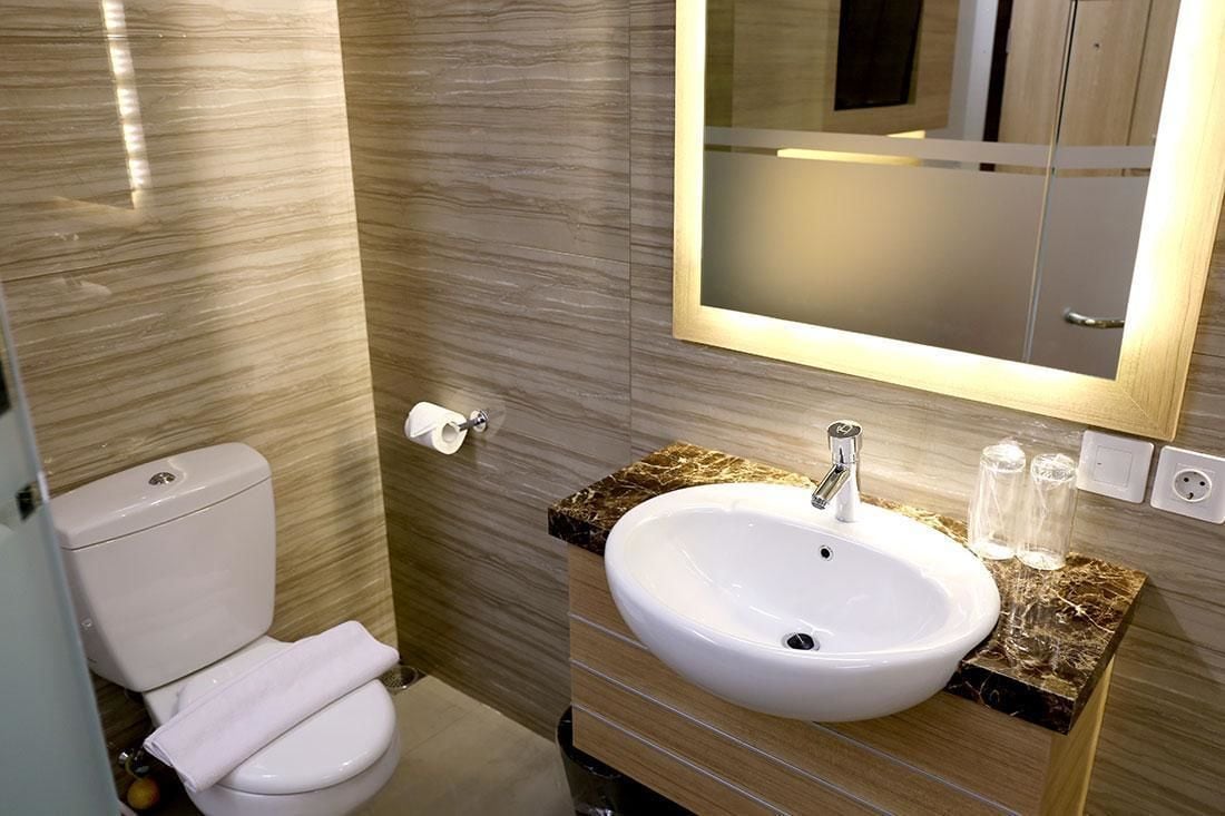 Basic, Single, Queen Bed, Grand Citihub Hotel at Panakkukang 2/2