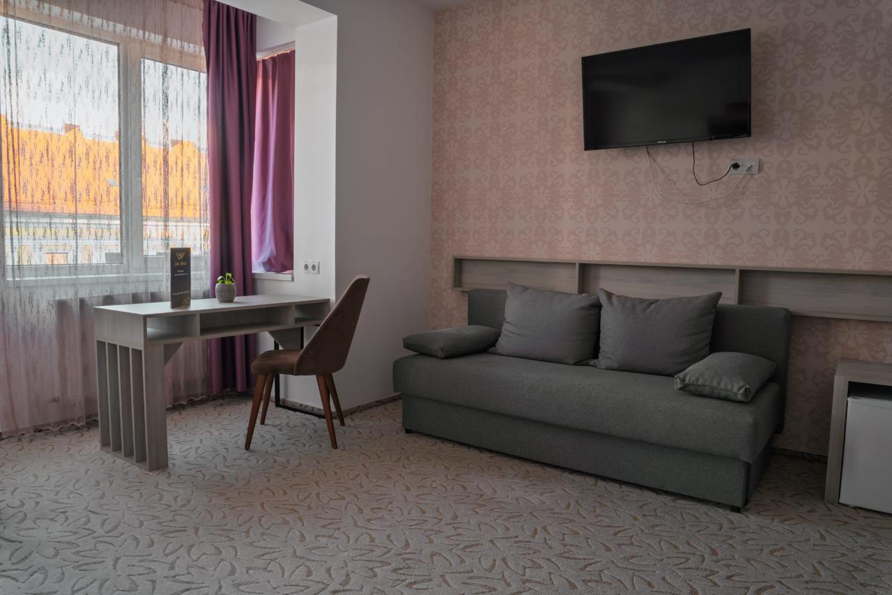 Alexis Hotel 20/23