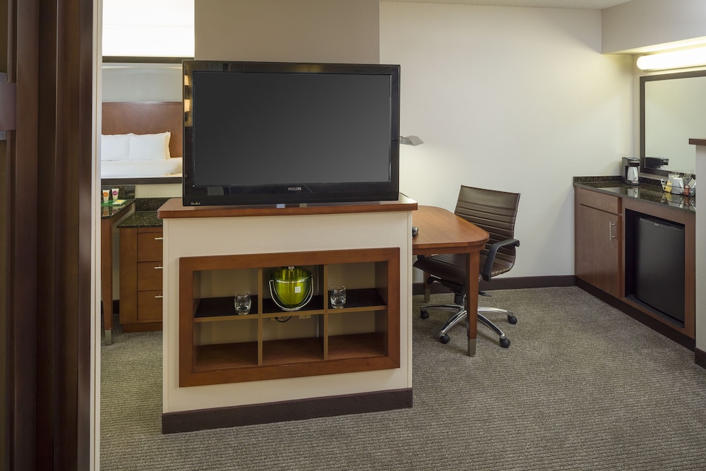 Hyatt Place San Antonio Airport - Quarry Market 24/32