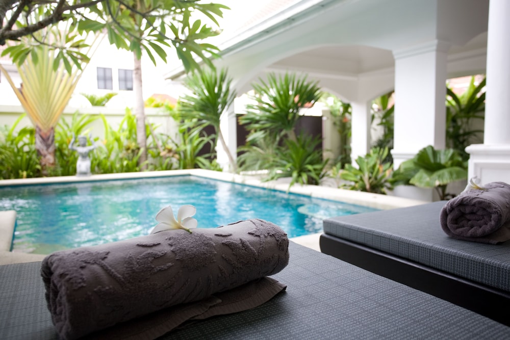 PALM GROVE RESORT 37/42