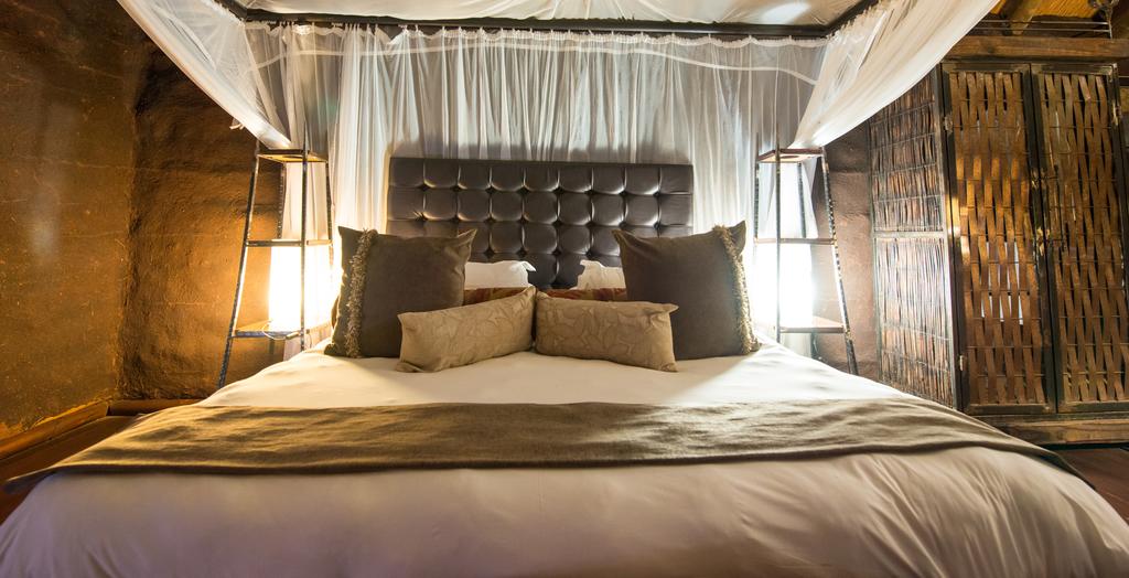 Shishangeni Private Lodge 7/16