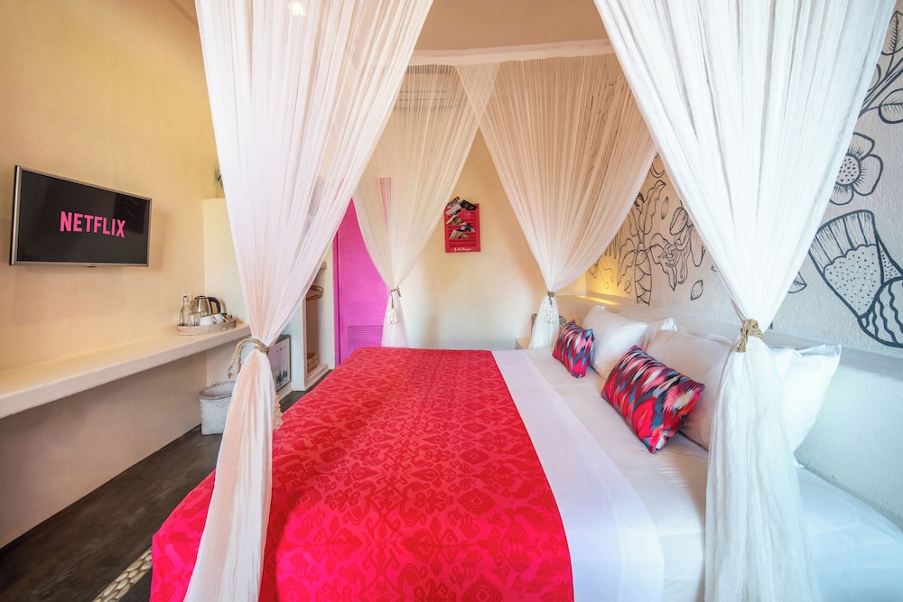 PinkCoco Uluwatu - Constant Surprises & for Cool Adults Only 17/50