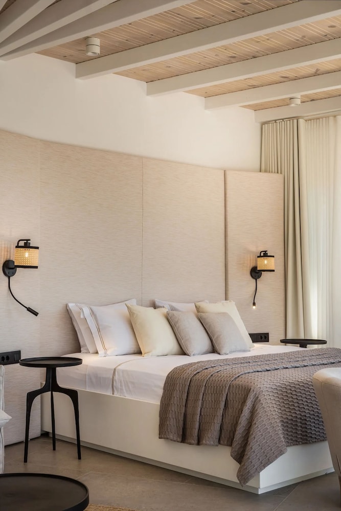 INFINITY, SUITE, PRIVATE POOL