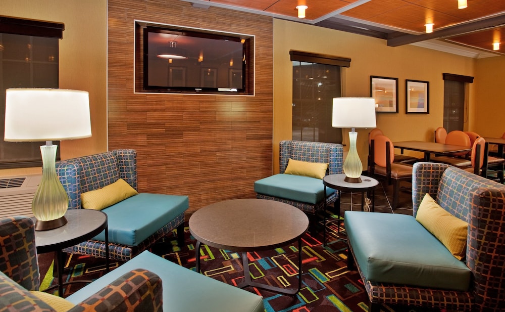 Holiday Inn Express Suites North Kansas City Ex Quality Inn Suites 49/52