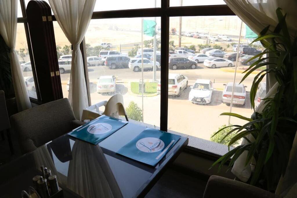 فندق تربل تري(Triple Tree Hotel) 25/50