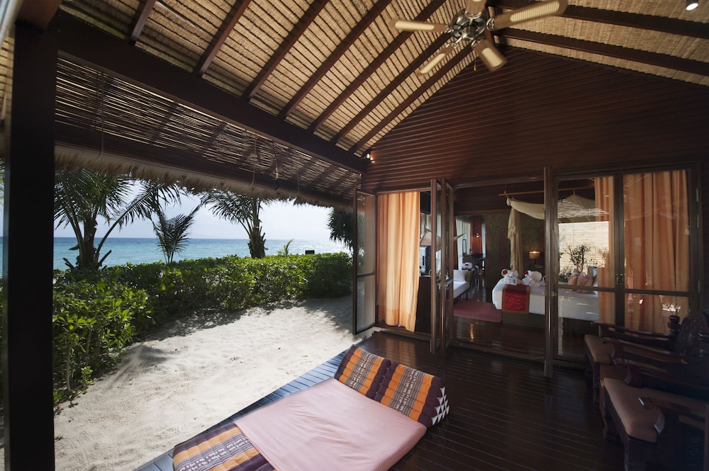 Outrigger Phi Phi Island Resort 75/100