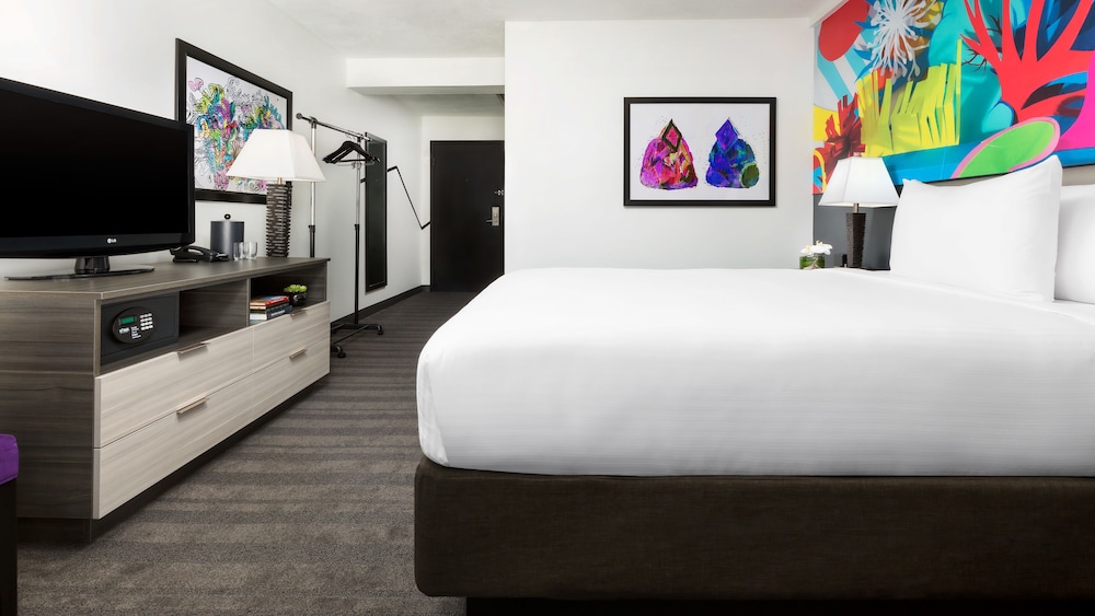 STANDARD, QUEEN BED, ACCESSIBLE