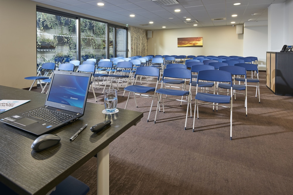 Mercure Bale Mulhouse Aeroport 65/72